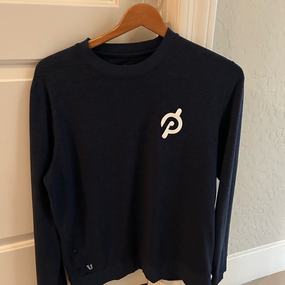Vuori navy sweatshirt with white logo